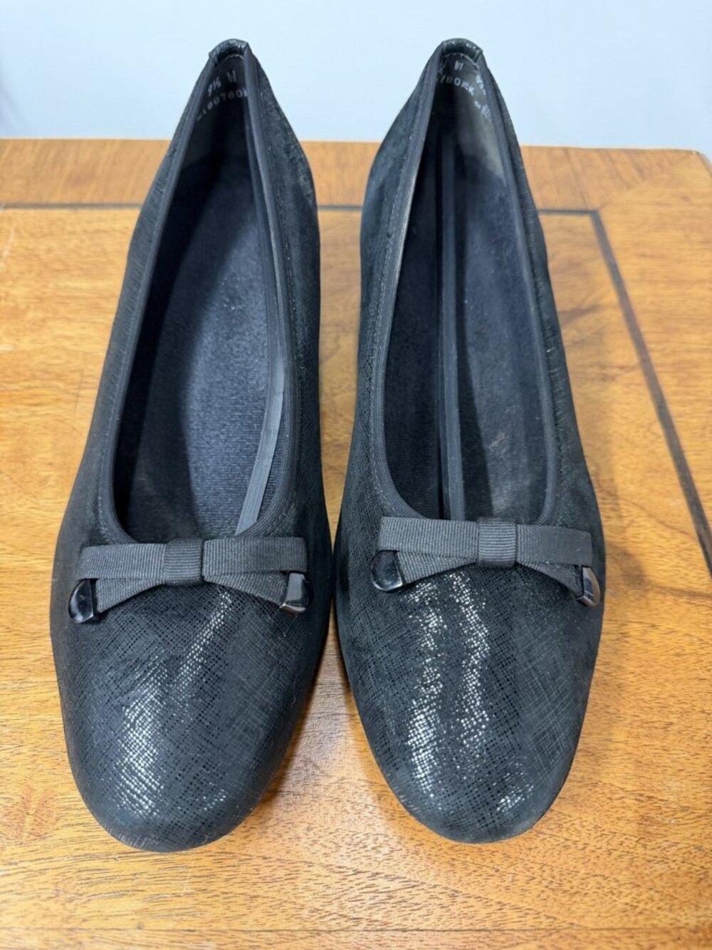 Munro Wedge Pumps Women’s 9.5 W Randa Black Suede Crosshatch Comfort w/ Bows